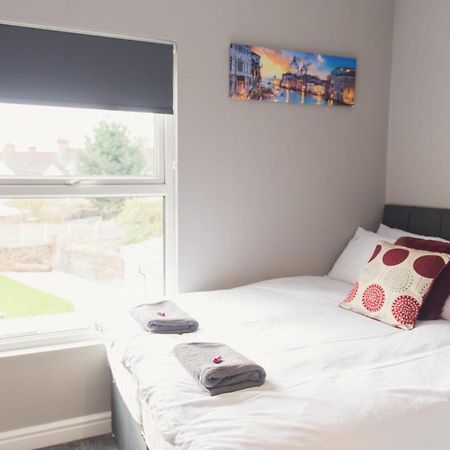 Charming 6 Bedroom House All With En-Suite - Large Garden Tamworth Extérieur photo